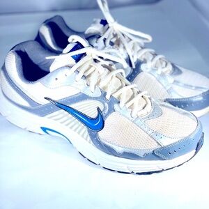 Nike Air Dart 🎯 White and Blue Sneakers in Great Condition